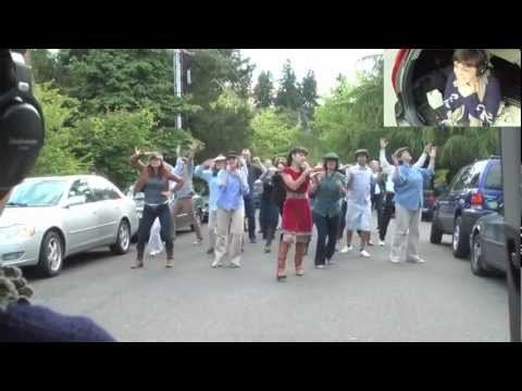 Der schönste Heiratsantrag der Welt - aus fahrendem Auto Der schönste Heiratsantrag der Welt - aus fahrendem Auto